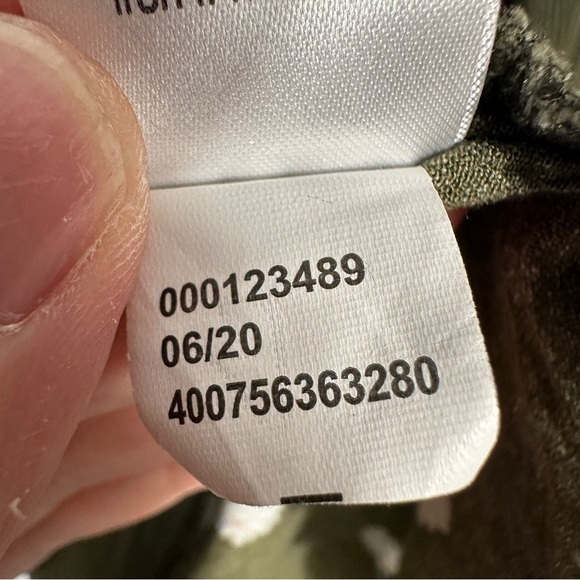 Sonoma green/white floral tunic, Med., v-neck, flowy, casual, fall, transitional - Picture 7 of 9